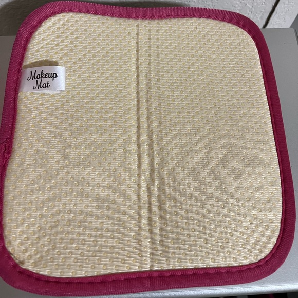 Makeup Mat Brush Cleaner - Picture 6 of 6